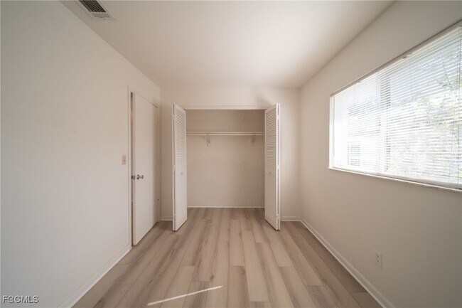 Building Photo - 2825 SW Santa Barbara Pl