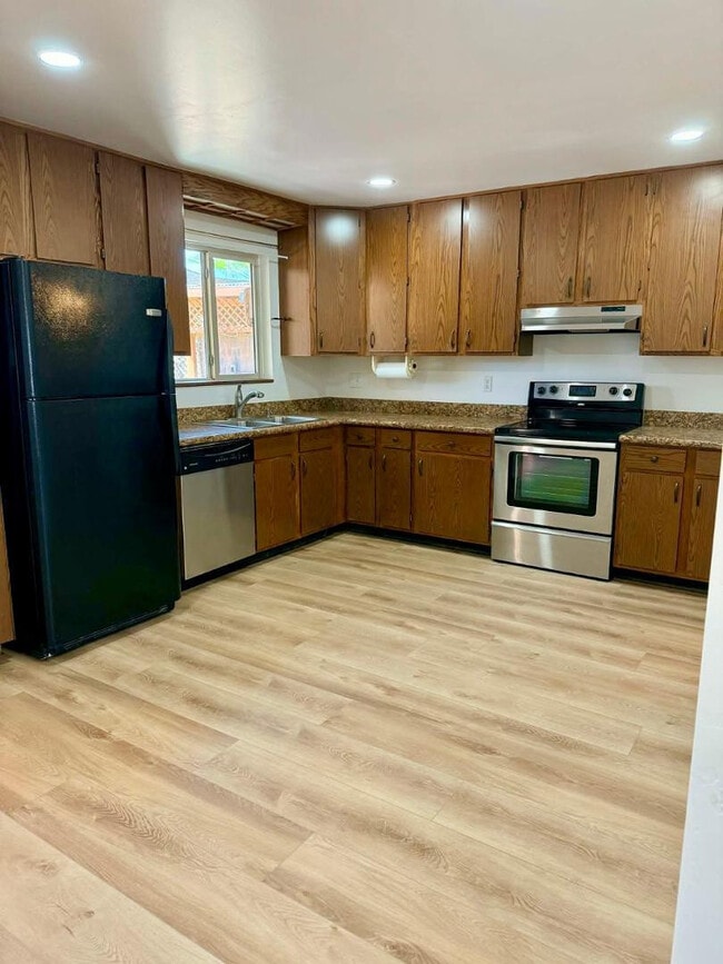 Building Photo - 6607 E Sheridan St