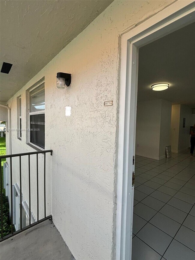 Building Photo - 7111 SW 129th Ave