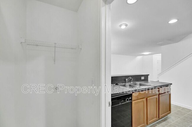 Building Photo - 9176 Maple Grove Dr