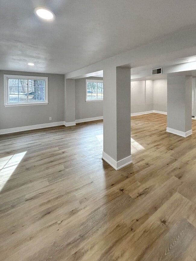 Building Photo - Welcome to this newly remodeled gem located in the heart of Collier, PA.