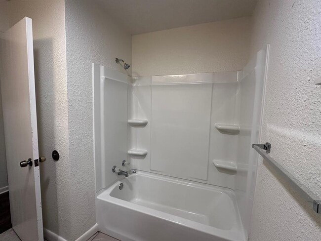 Building Photo - 413 Magnolia St