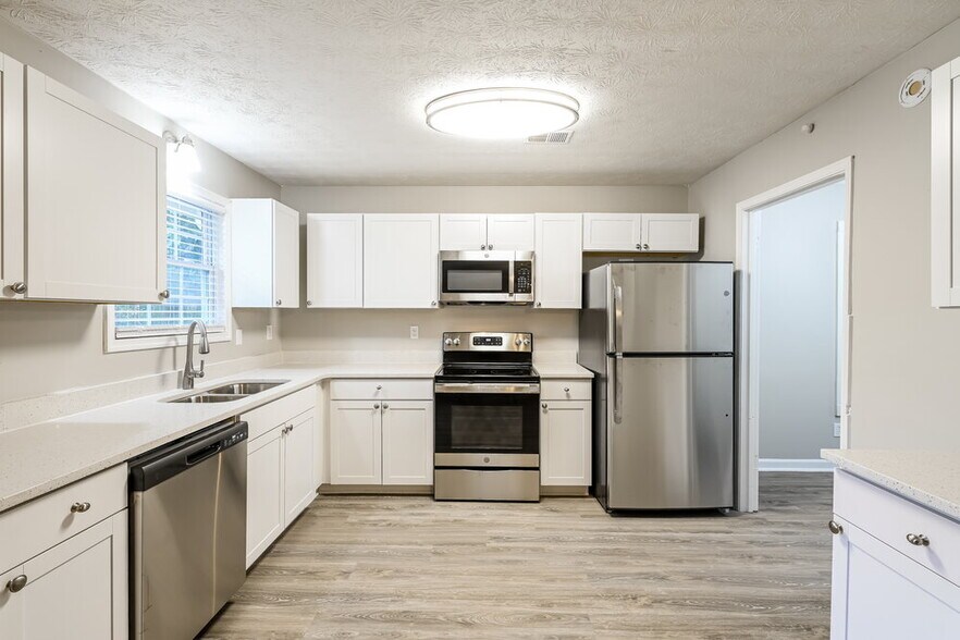 Building Photo - 4392 Hardwood Cir SW