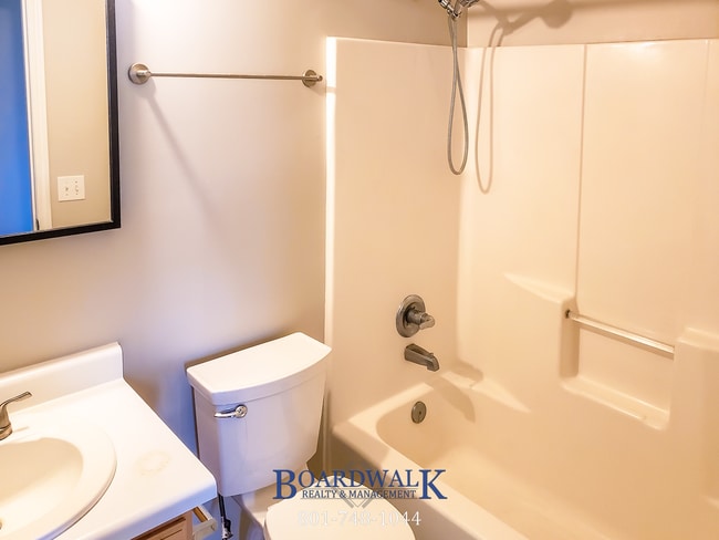 Building Photo - Incredible Townhome in WVC!