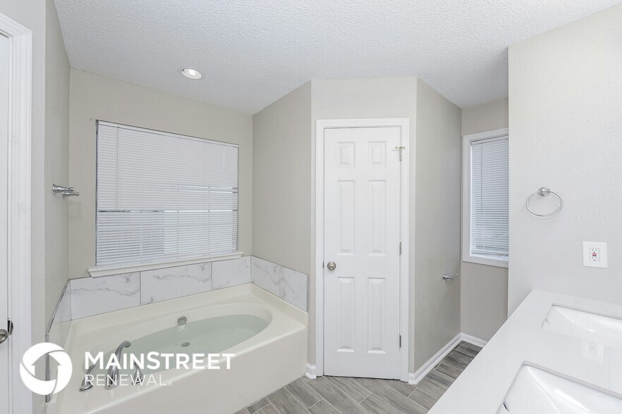 Building Photo - 417 Montgomery Pl