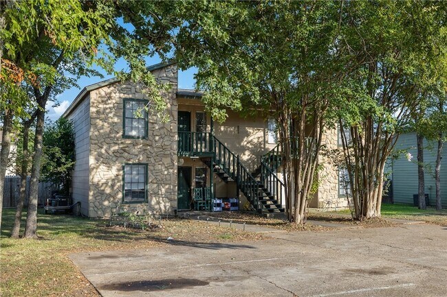 Building Photo - 805 San Pedro Dr