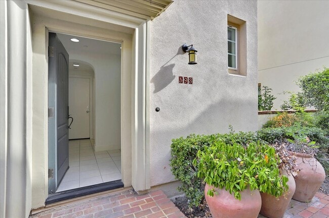 Building Photo - For Rent: Spacious 4BR/3.5BA Newer Home in...