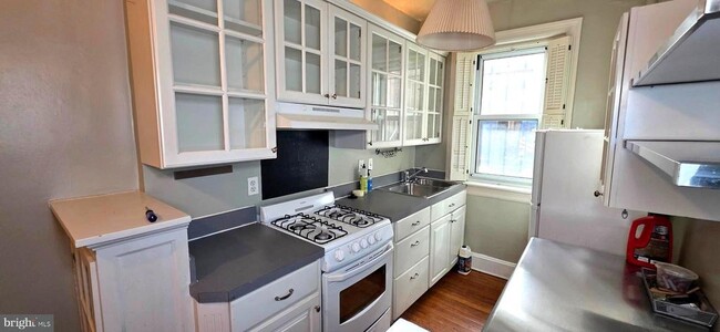 Building Photo - 1954 Columbia Rd NW