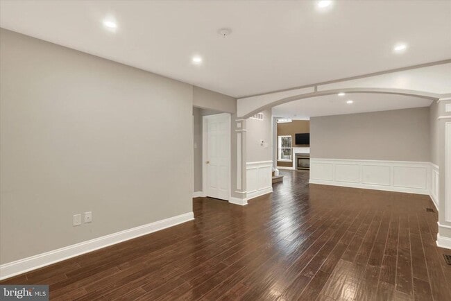 Building Photo - 102 Julian Dr E