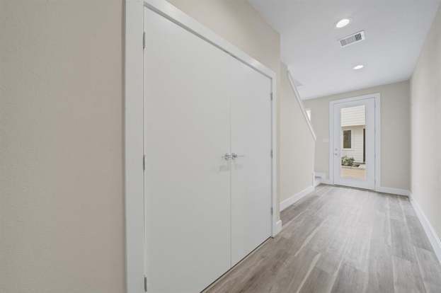 Building Photo - 2915 Sherwood Grn Ln