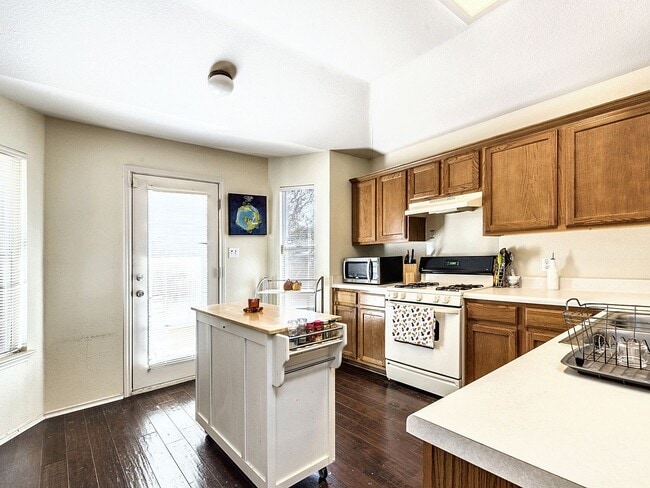 Building Photo - Cozy 3-Bedroom, 2-Bath Solar-Powered Home with New Appliances & Fenced Backyard