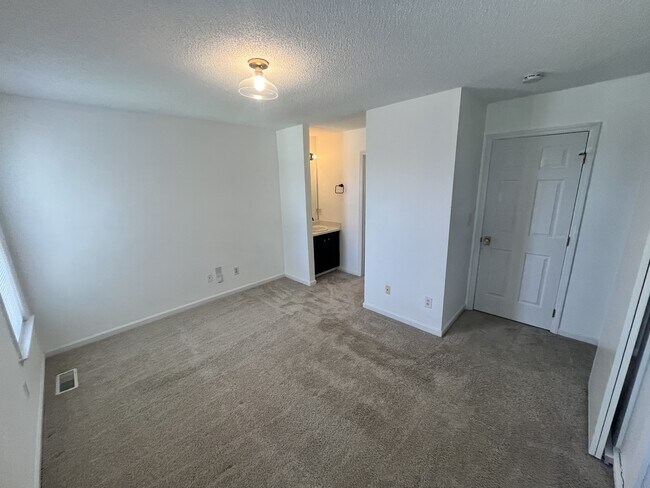 Building Photo - 5375 Cog Hill Ct