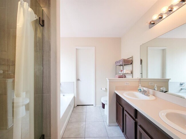 Building Photo - 2131 Cold River Dr