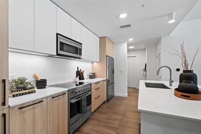 Building Photo - 1991 Main St