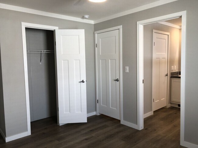 Building Photo - 1801 W 92nd Ave