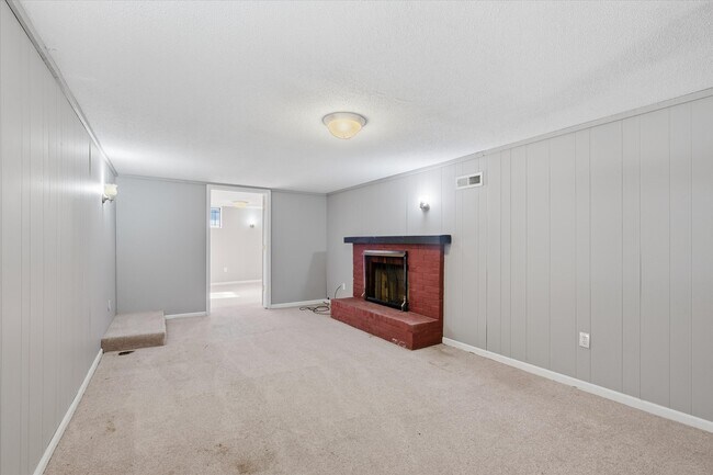 Building Photo - 4916 Crescent Ave