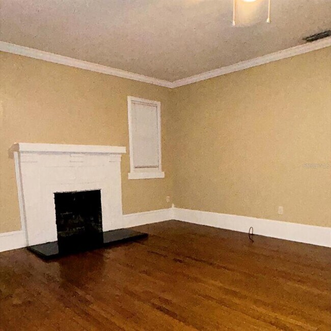 Building Photo - 115 E Vanderbilt St