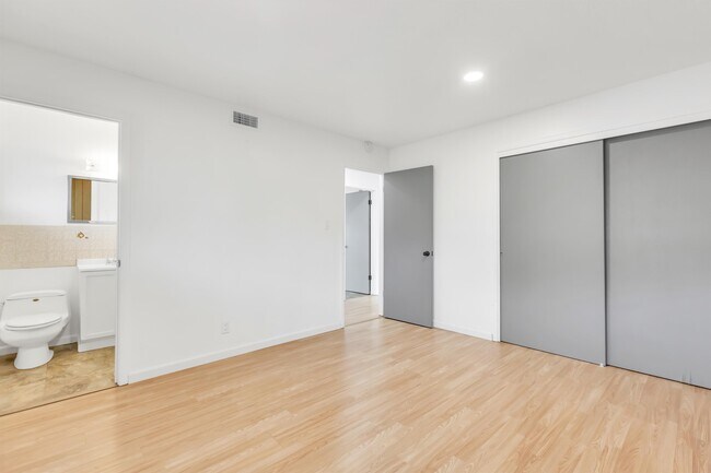 Building Photo - 1020 Seamas Ave