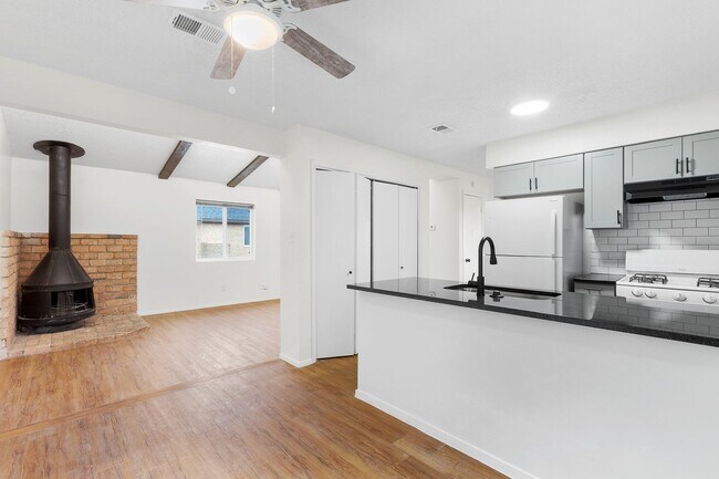 Building Photo - Immaculately Improved 2 Bedroom / 1 Bathroom Duplex & Immediately Available! - 50% Off One Full M...