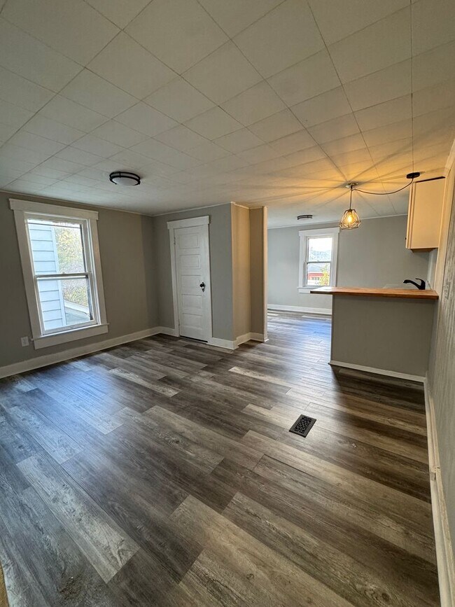 Building Photo - 2424-2426 Wayne Avenue