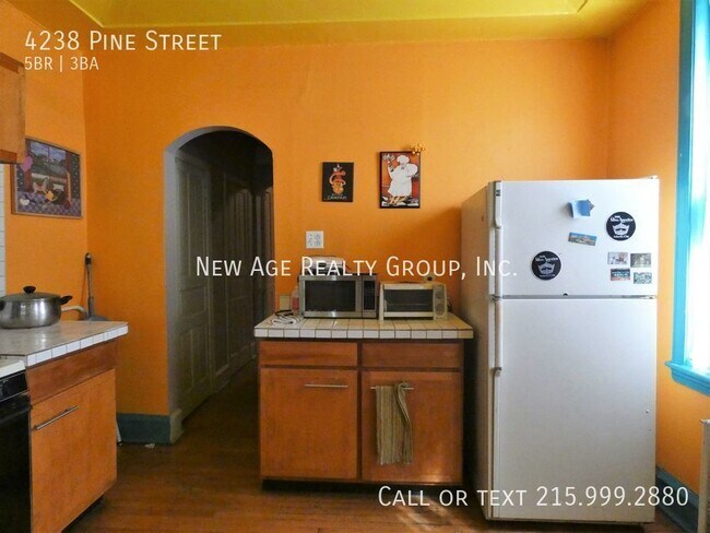 Building Photo - 4238 Pine St