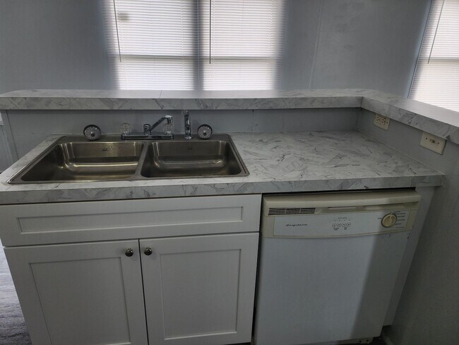 Building Photo - 1308 N Avenue J