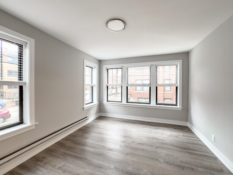 Building Photo - 4411 N Wolcott Ave