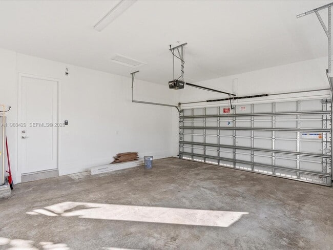 Building Photo - 19701 NE 16th Pl