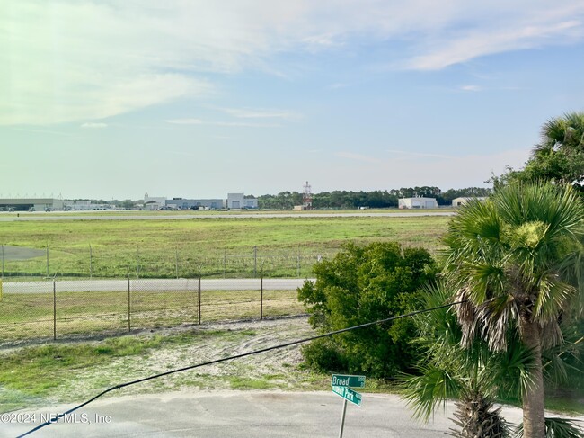 Building Photo - 4672 Ribault Park St