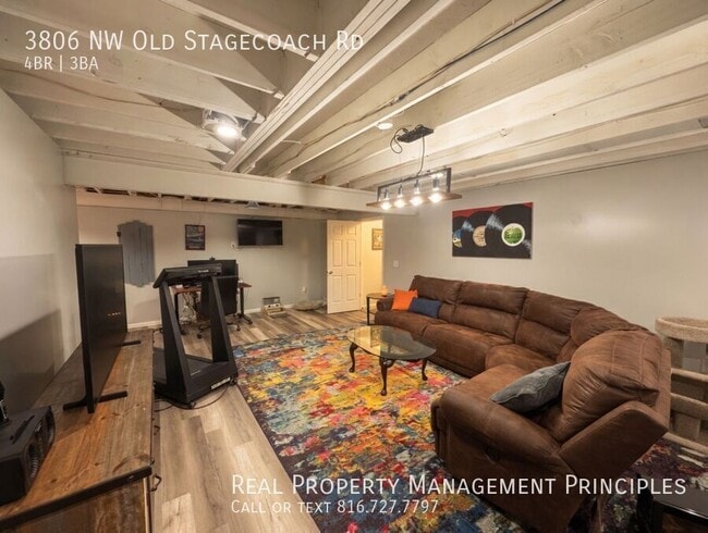 Building Photo - 3806 NW Old Stagecoach Rd