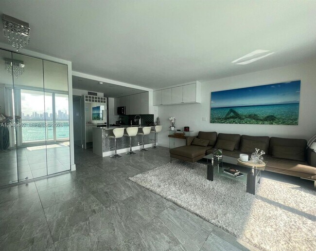 Building Photo - 1000 West Ave