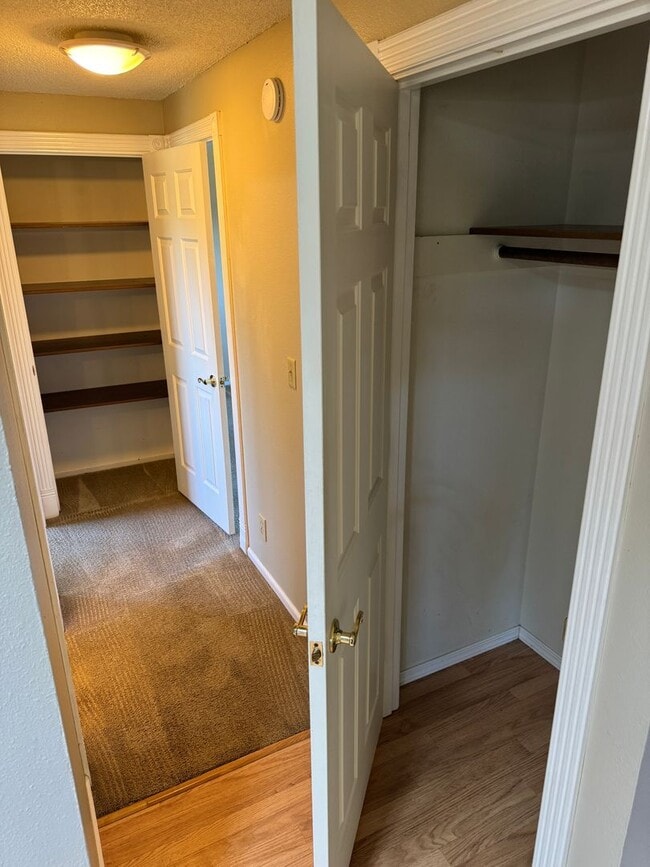 Building Photo - 2-bedroom/1 bathroom duplex with garage and shed!