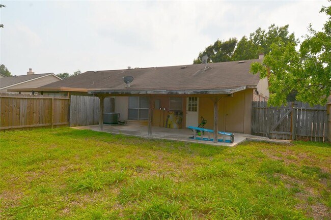Building Photo - 9611 Wellsworth Dr