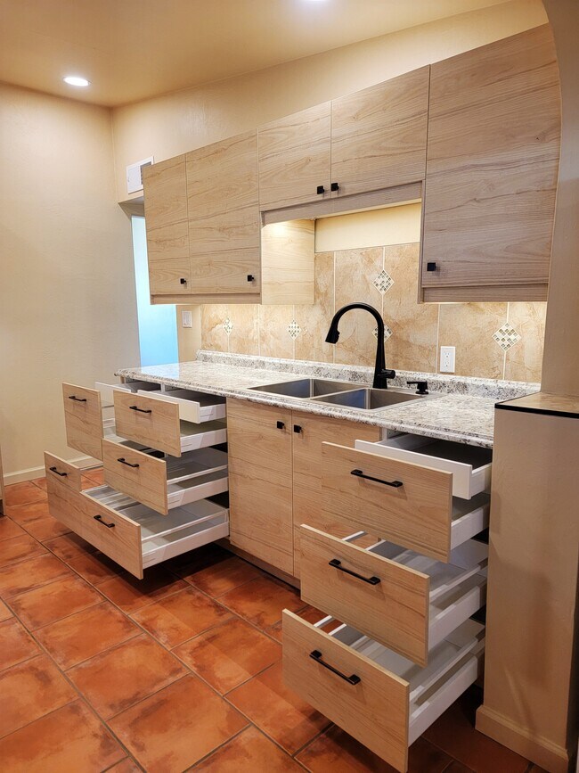 Kitchen 4 - 5650 E Mabel St