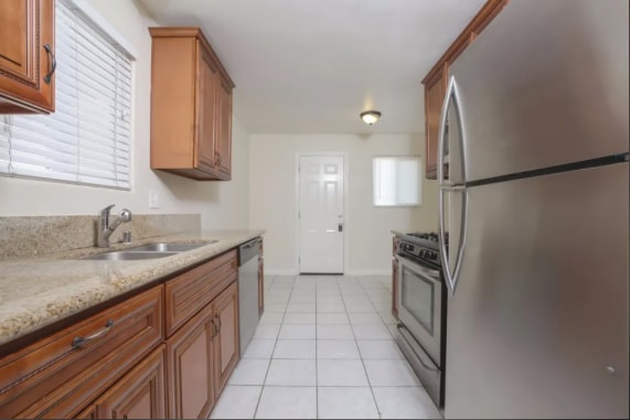 Building Photo - 445 Bard St