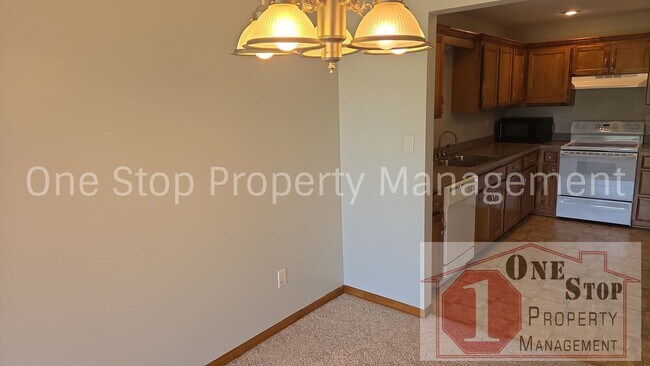 Building Photo - 1105 NW Willow Dr