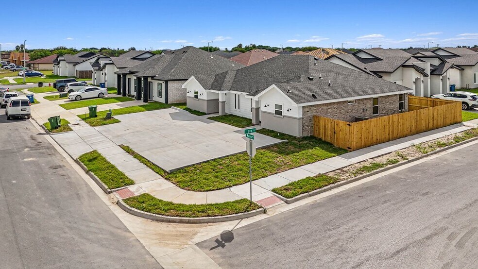 Building Photo - 664 Marrs Ave