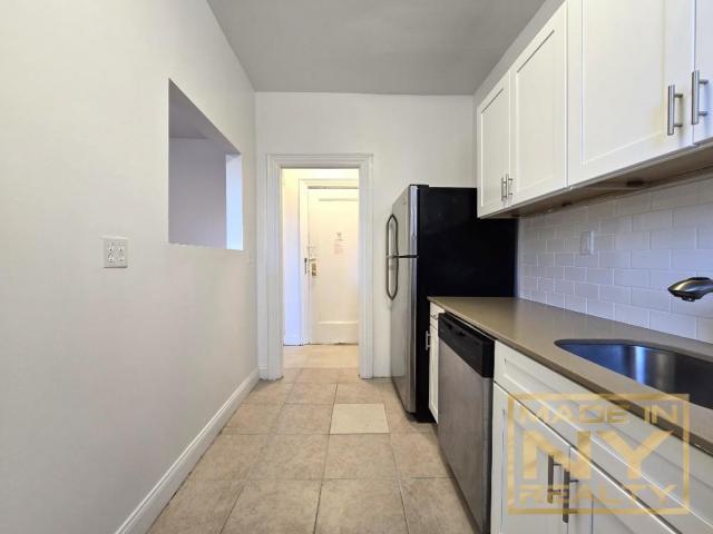 Building Photo - 1 bedroom in ASTORIA NY 11106