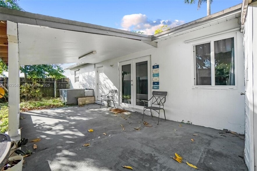 Building Photo - 601 SW 64th Pky