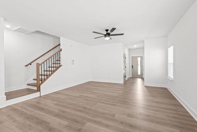 Building Photo - Move-in Ready Townhome in Westerly Hills