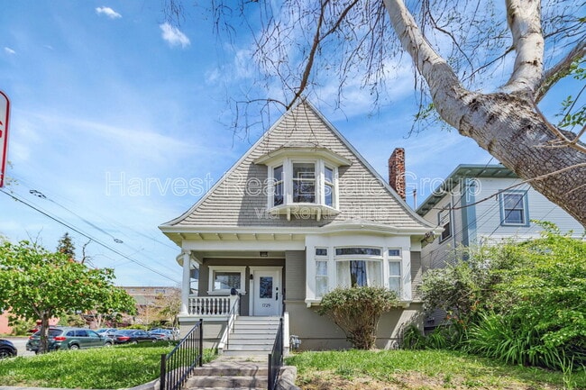 Primary Photo - 1729 Milvia St