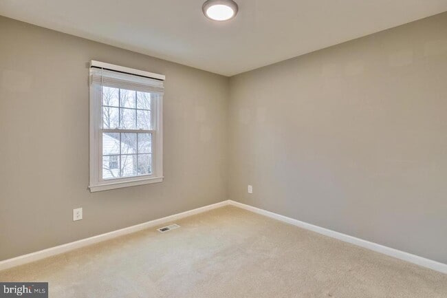 Building Photo - 5460 Lighthouse Ln