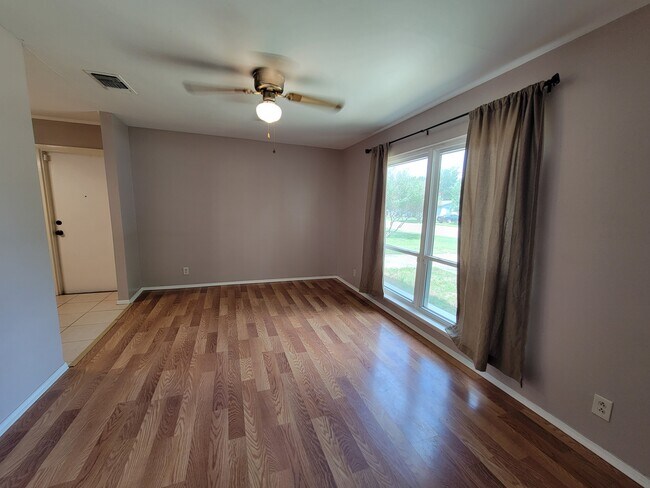 Building Photo - 1060 Richmond Dr