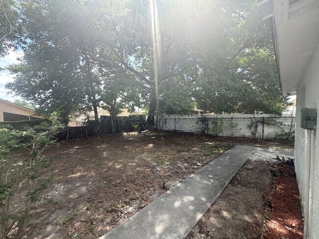 Building Photo - 7010 Ironwood Dr