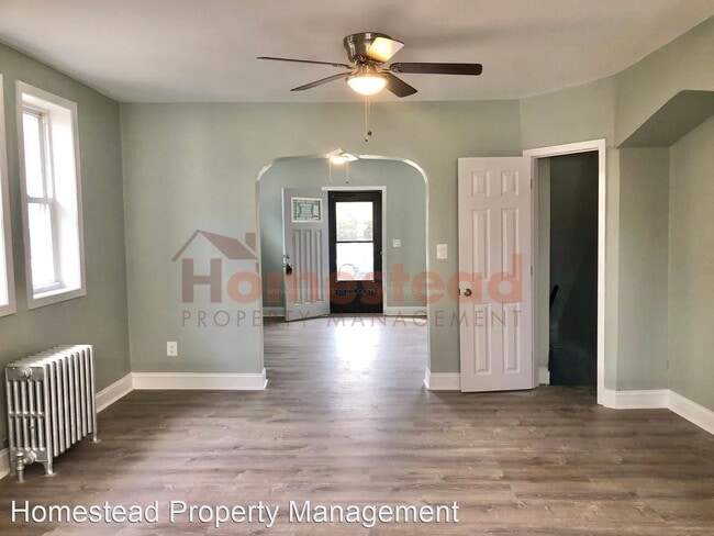 Building Photo - 3 br, 1 bath House - 301 Greenway Ave