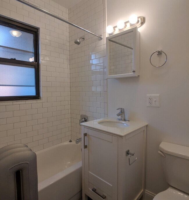 Building Photo - 2641 N Spaulding Ave