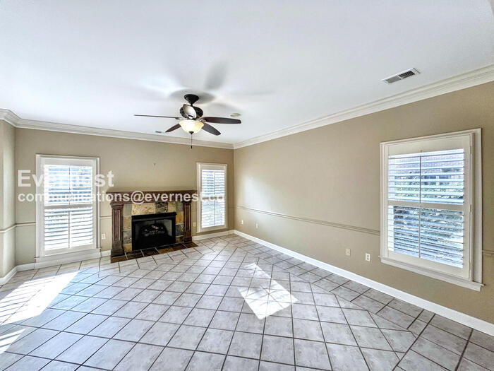 Building Photo - 10265 Buckland Bluff Cove