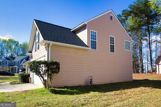 Building Photo - 585 Chapel Walk Ln SE