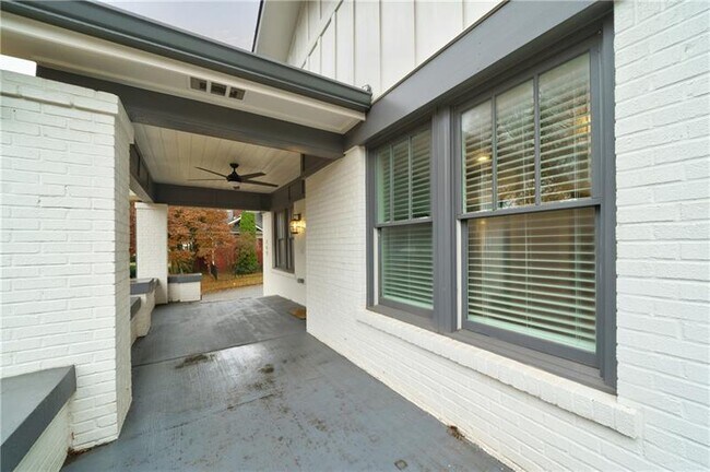 Building Photo - 349 Altoona Pl SW