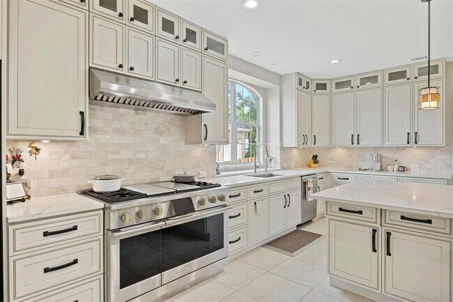 Building Photo - 10700 Hastings Ln